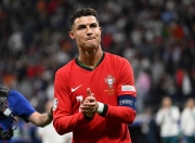 虎扑体育-C罗在塞尔维亚队比赛中精彩发挥，突破纪录引发热议！的简单介绍