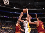 虎扑-包含阿扎伦卡爆冷击败湖人，回归赛场引爆全场！的词条