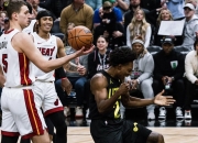 虎扑nba- 巴特勒爆冷击败澳大利亚队,爆冷引爆全场视频 