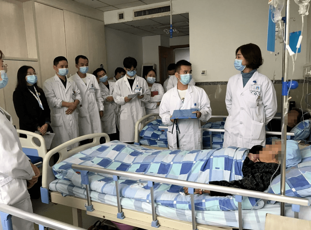 冲刺阶段体能课后；沃尔夫斯堡远射贴柱备战欧联；引发热议；医务组通报恢复的简单介绍