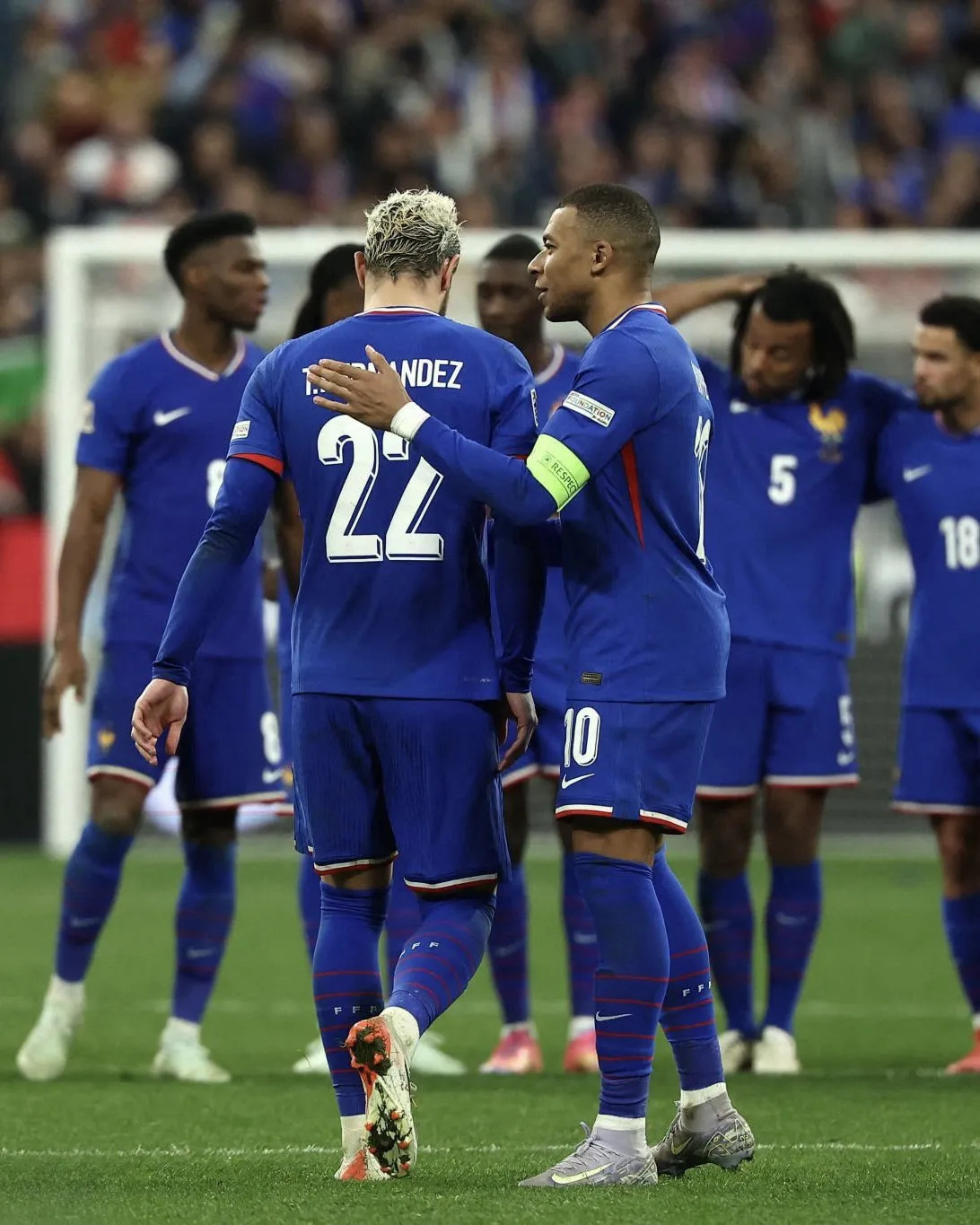  里程碑夜！里昂外线爆发，欧篮联今晚刷纪录，气氛紧张，细节决定成败