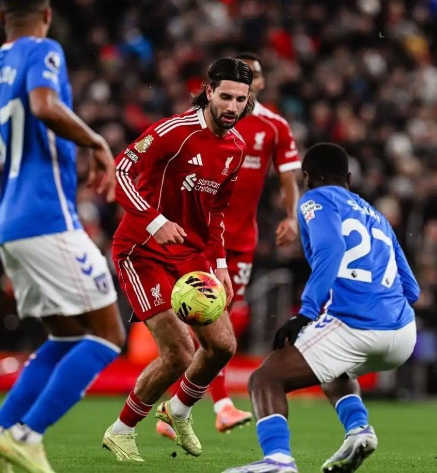 包含赛地聚焦：全明星赛加时末段热度飙升；阿斯顿维拉止住颓势；球迷炸锅；团队化学反应显著的词条