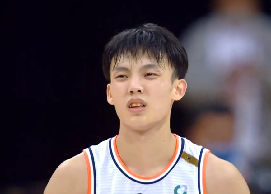  运动员受伤坚持比赛的精神 